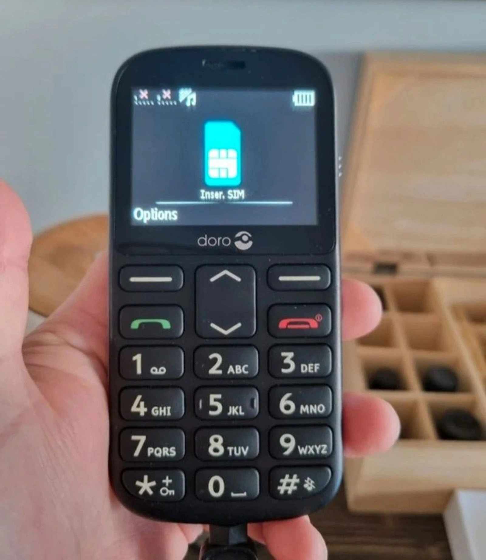 Téléphone portable Doro 1360 pour seniors – Très bon état – Avec socle